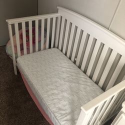 Toddler Crib With Allergen Matress