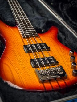 Neck through Ibanez SRX700 4 string bass guitar mint condition with hard shell case