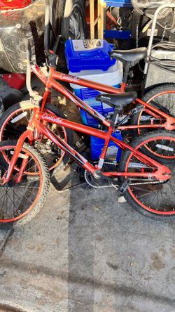 Bicicleta En Venta Se Da Vuelta El Volante Frenos En Los Pedales $25 Each