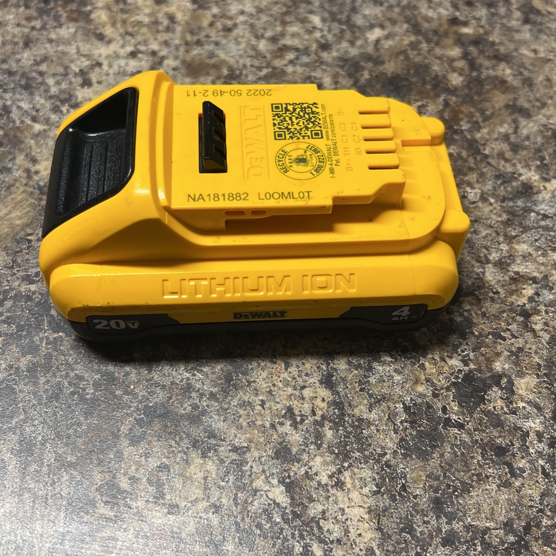 DEWALT 20V MAX Compact Lithium-Ion 4.0Ah Battery Pack