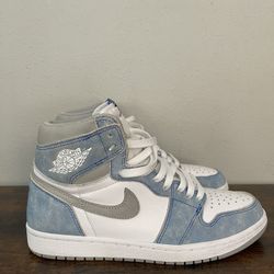 Air Jordan 1 High “hyper Royal”