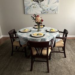 Cherry Wood Breakfast Table With 4 Chairs 