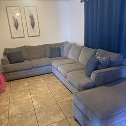 . Gray sofa set. They are dirty, but they can be washed; the covers can be removed.