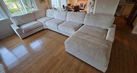 New XL Modular Sectional Couch with Comfy Chaise! Free Delivery 🚚!