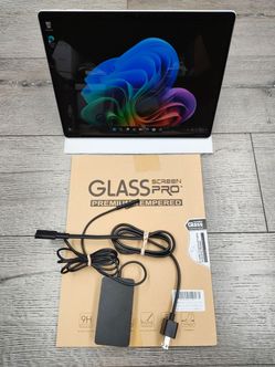 Microsoft Surface Pro 11 11th Gen 13" 2076 Snapdragon 10-Core 16GB / 256GB - Silver