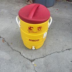 Igloo 5 Gallon container