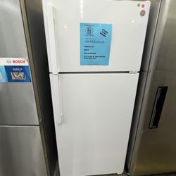 Ge Refrigerator In White 