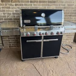 Luxury Weber Summit Grill - 6 Burners + Side Burner & Rotisserie