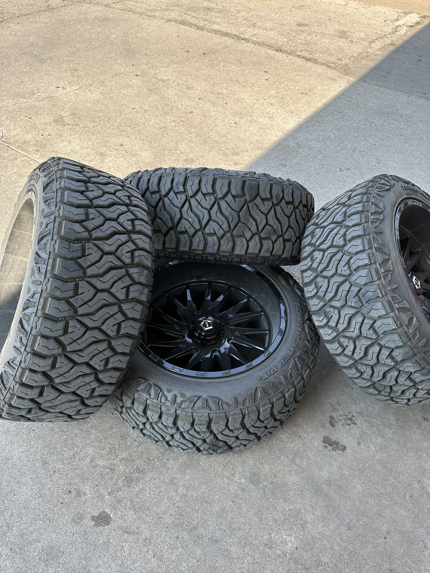 TIS Off-Road Wheels 22x12 With Venom Power RT 35x12.5x20LT 6 Lugs