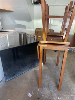 Table- FREEE MUST between Tuesday- Thursday