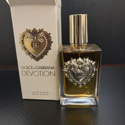 Colognes And Perfumes 