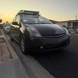2008 Toyota Prius Touring – Lifted w/ Off-Road Tires & Roof Rack