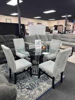 Glass dinning table with chairs 🚚WE DELIVER🚚