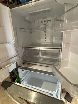 Free fridge/ Refrigerador gratis