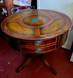 Round center table