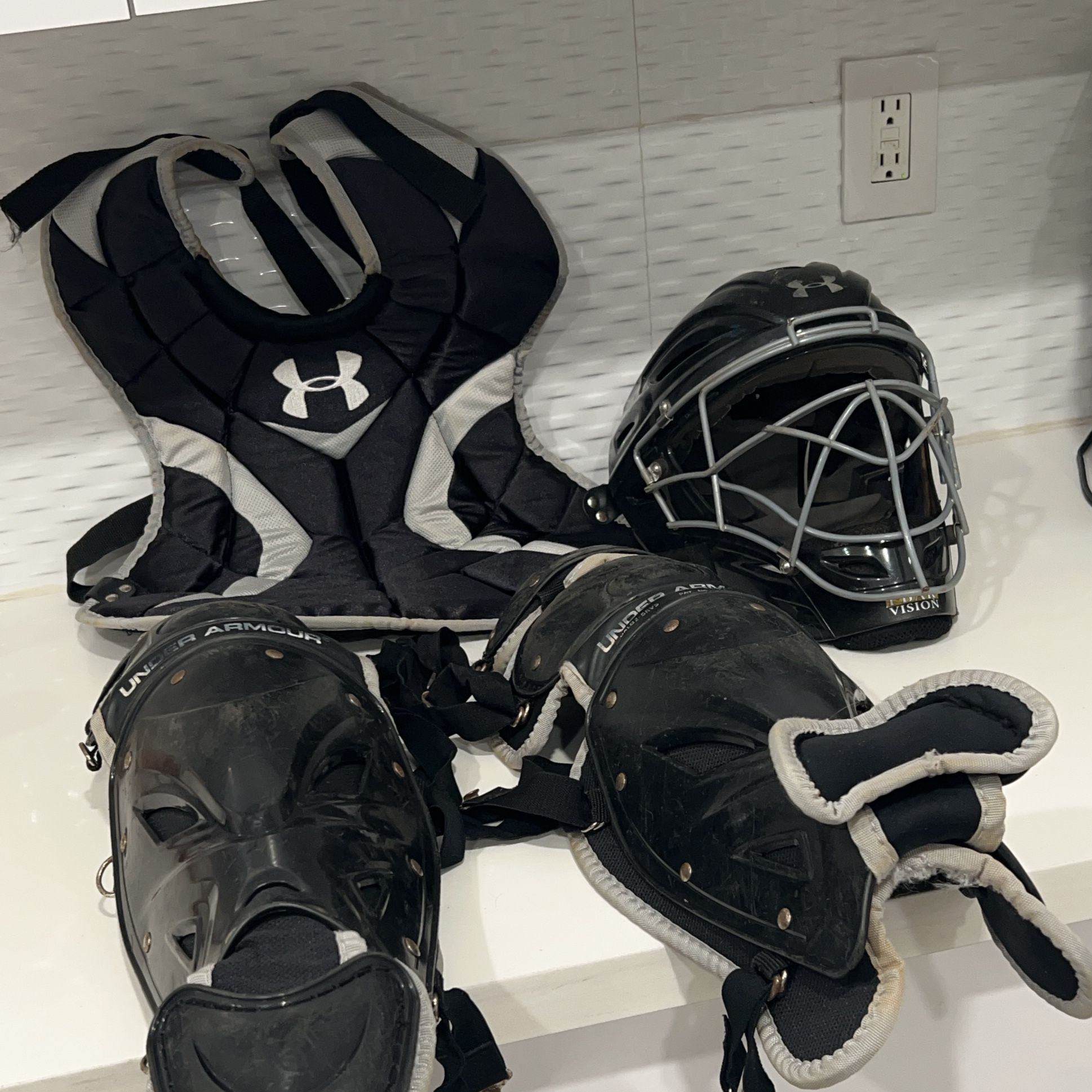 Under Armour Baseball Catcher Gear Set