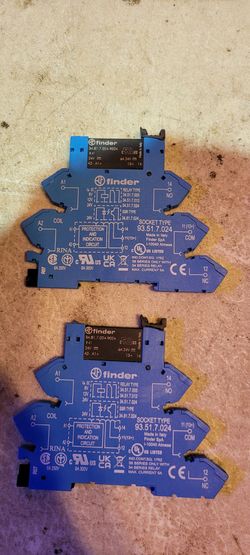 Lot of 2 Finder 34.81.7.024.9024 Relay W/Din Mount Socket 93.51.7.024