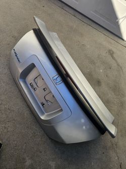 Honda Civic Trunk  With SI Spoiler Wing For2006 2011 Civic Coupe 2 Doors Silver Color in Great Condition 