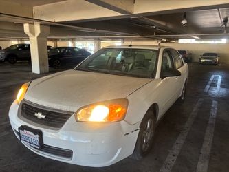 Chevrolet Malibu White 4-Door Sedan