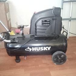 Husky Air Compressor 8 Gal 150 PSI