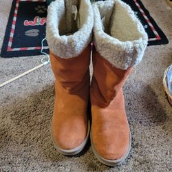 Women's BOOTS.....Size 7