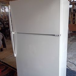 Amana Refrigerator Top Freezer 