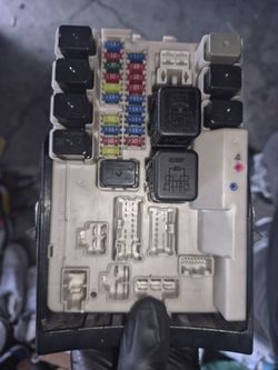 06-2010 infiniti (IPDM)Intelligent power distribution module with all new fuses and relays ready to go