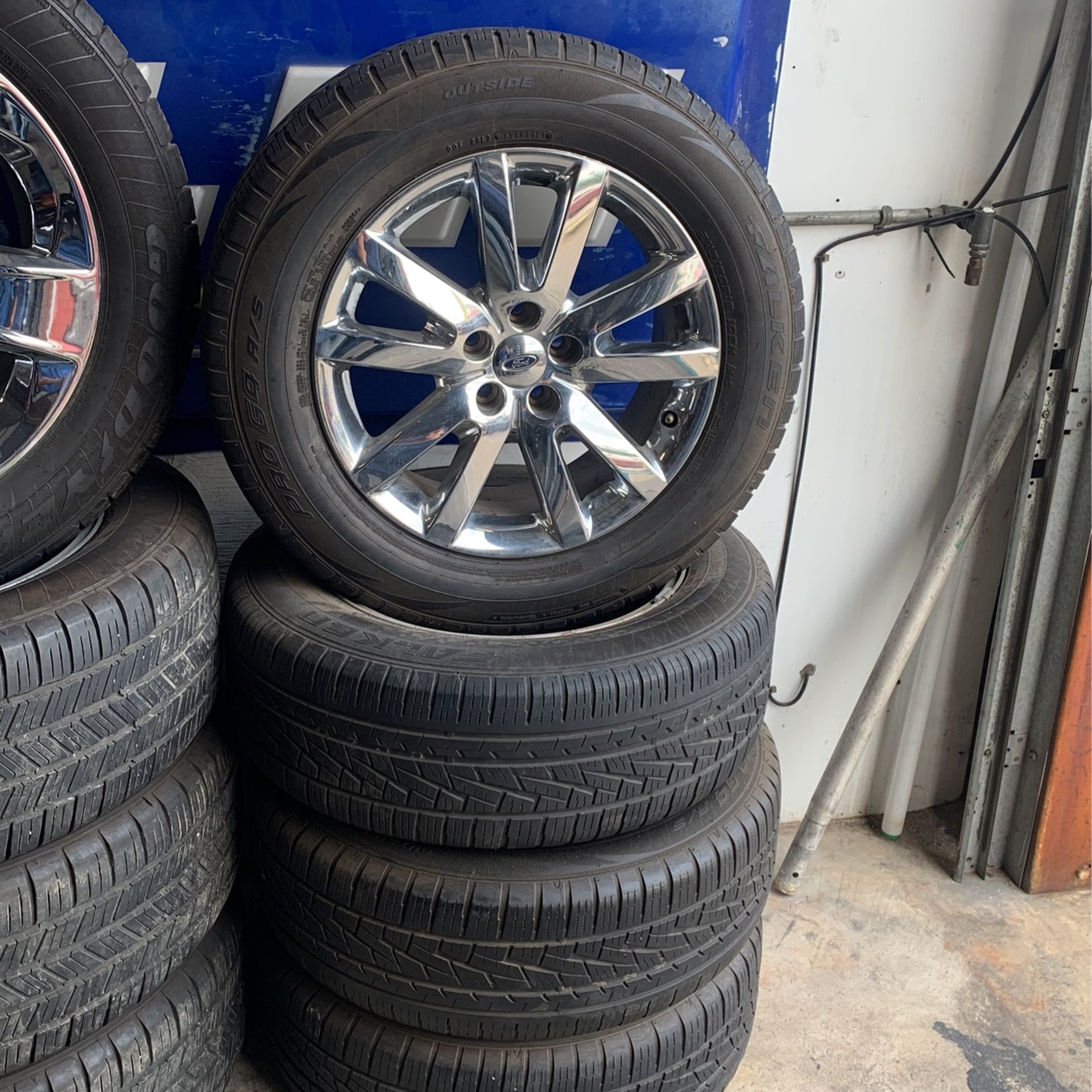 Will dodge 5 lug wheels fit ford