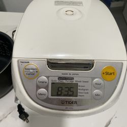 Tiger Made in Japan Rice Cooker 5.5 Cup – Excellent Condition