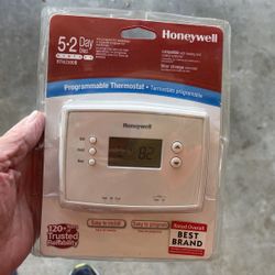Thermostat Honeywell 5•2Day  #RTH2300B