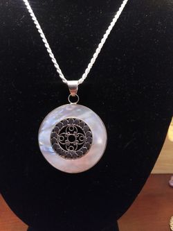 Mother of pearl 925 pendant on rope chain