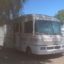 1994 Fleetwood bounder 32 ft