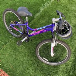 $100 OBO BIKE FOR SALE Helmet included / Vendo Bicicleta Por $100 OBO Casco Incluido 