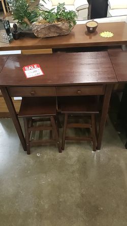 Table with 2 stools