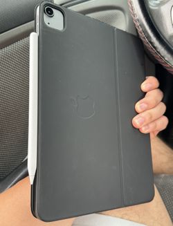 iPad 5th gen + Pencil + Apple Keyboard Case