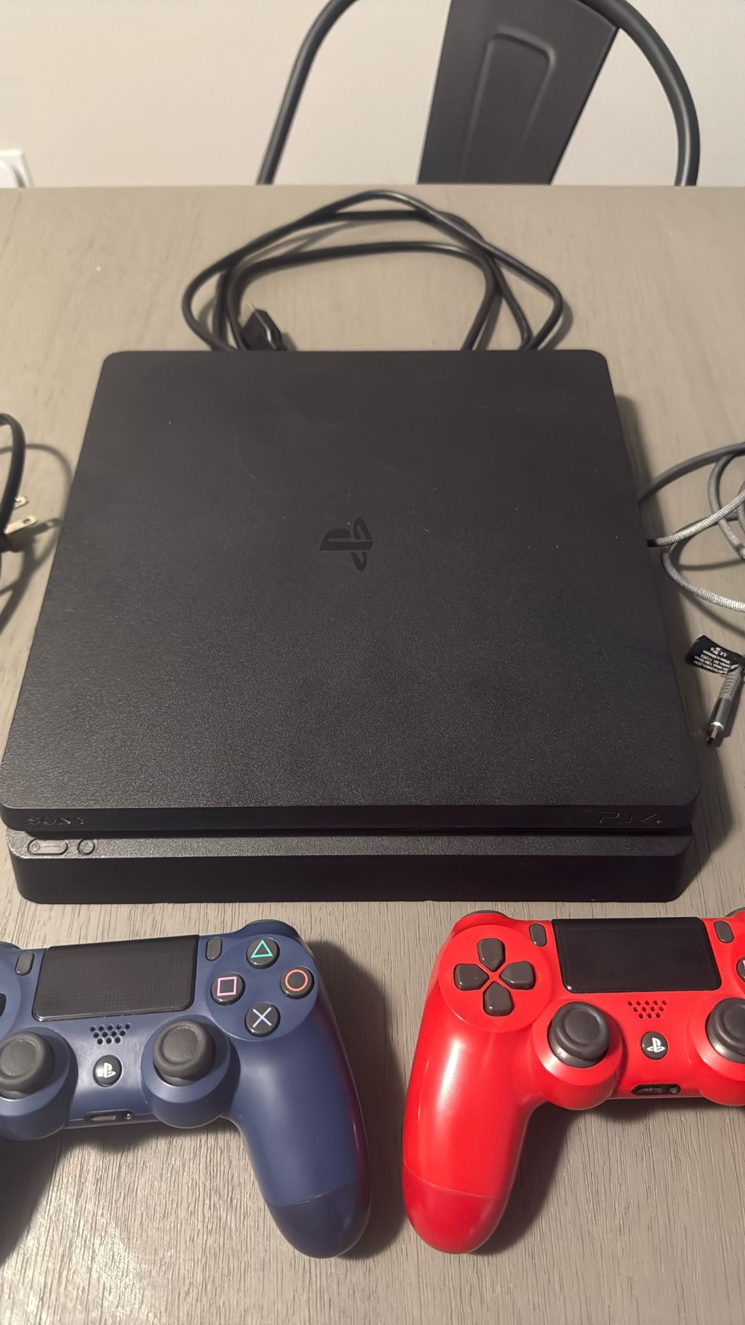 PS4 PlayStation 4 With Two Controllers