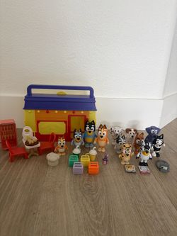 Bluey Takeaway Playset Toy + Additional Figurines