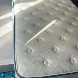 Full Size Mattress With Spring Box 