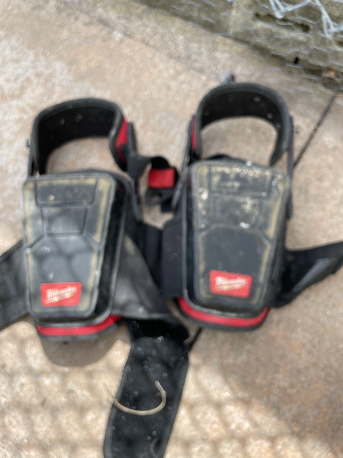 MILWAUKEE KNEE PADS