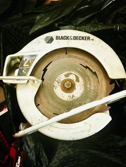 Black & Decker 7391 Circular Saw, a corded electric saw with a 7 1/4" blade