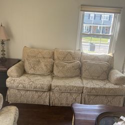 Bernhardt Sofa 96 In Long X 43 In Wide 