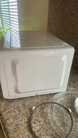 Moving sale . Clean Microwave