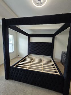 Black Viral Canopy Bedframe 🔥 🔥 🔥 MUST GO TODAY