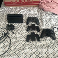 Nintendo Controllers And Stand 