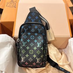 LOUIS VUITTON M13936 Avenue Sling Bag Iridescent Gradient