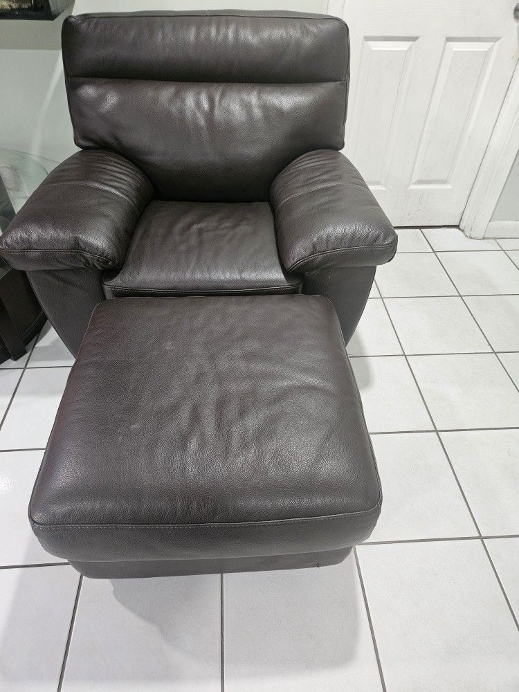 Sofa In Excellent Condition