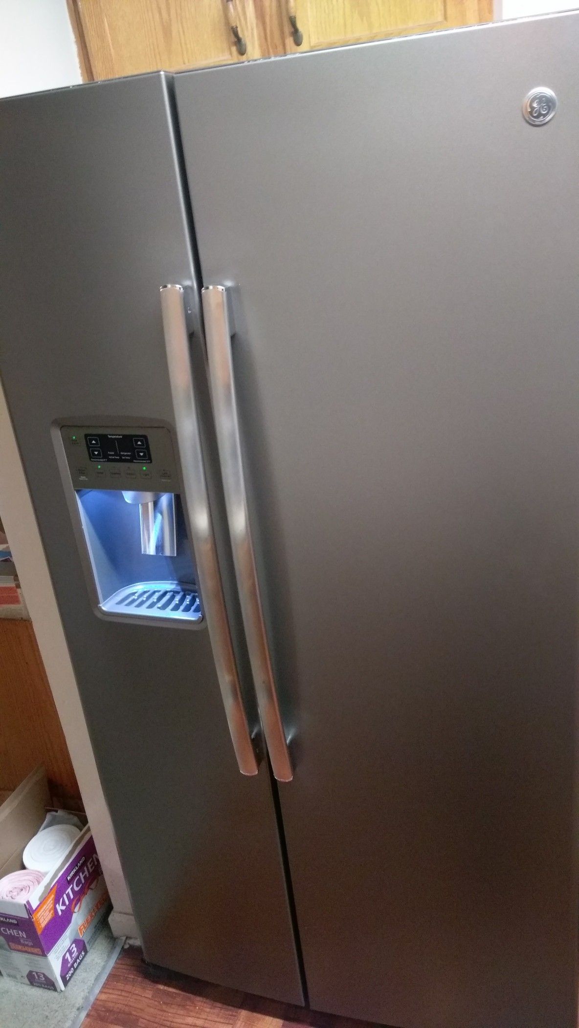 Like new GE fridge