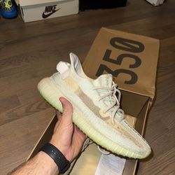 Yeezy Boost 350 V2 Hyperspace