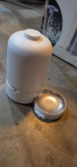 Automatic pet bowl