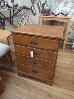Vtg 4 Drawer maple nightstand